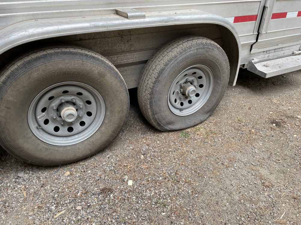 35 Essentials to Keep in your Truck TrailMeister